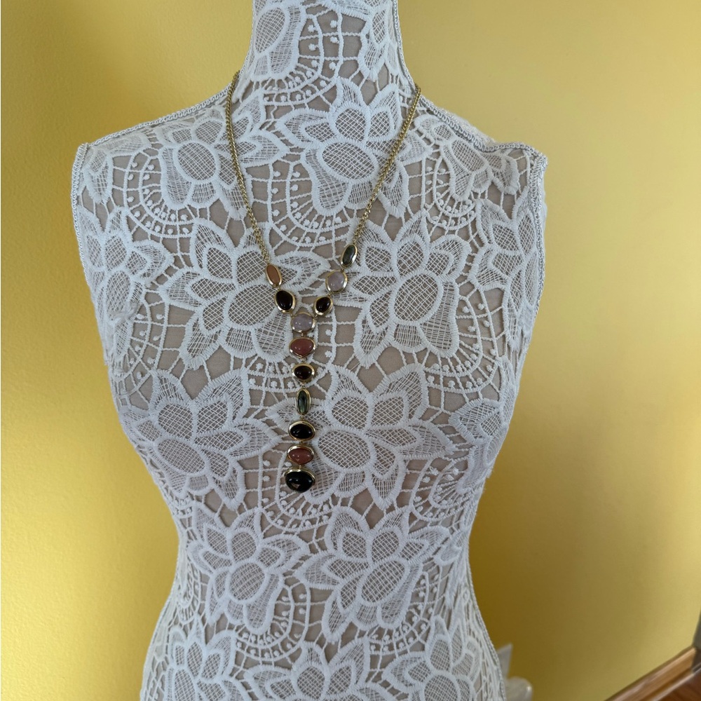 Elegant Gold and Black Pendant Necklace